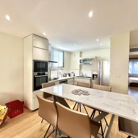 Rosalia Luxury 3 Bedrooms Near Beaches By Welcome To Apartment *